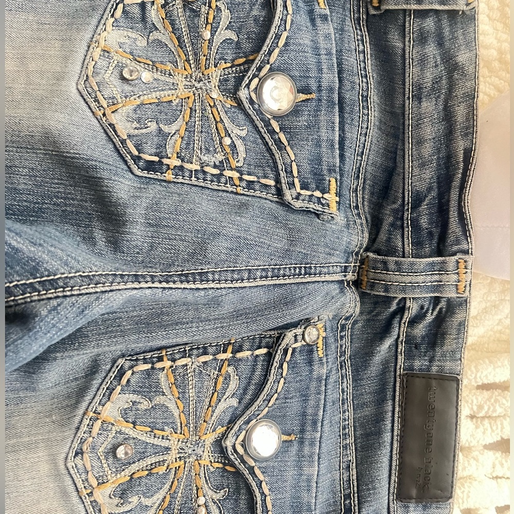 Rue21 Light Blue Jeans with Embroidered Pockets